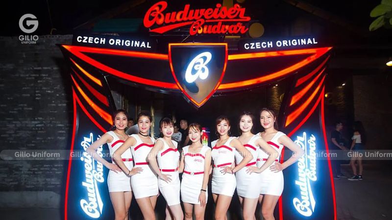 Đồng phục phối viền đơn giản tại Budweiser