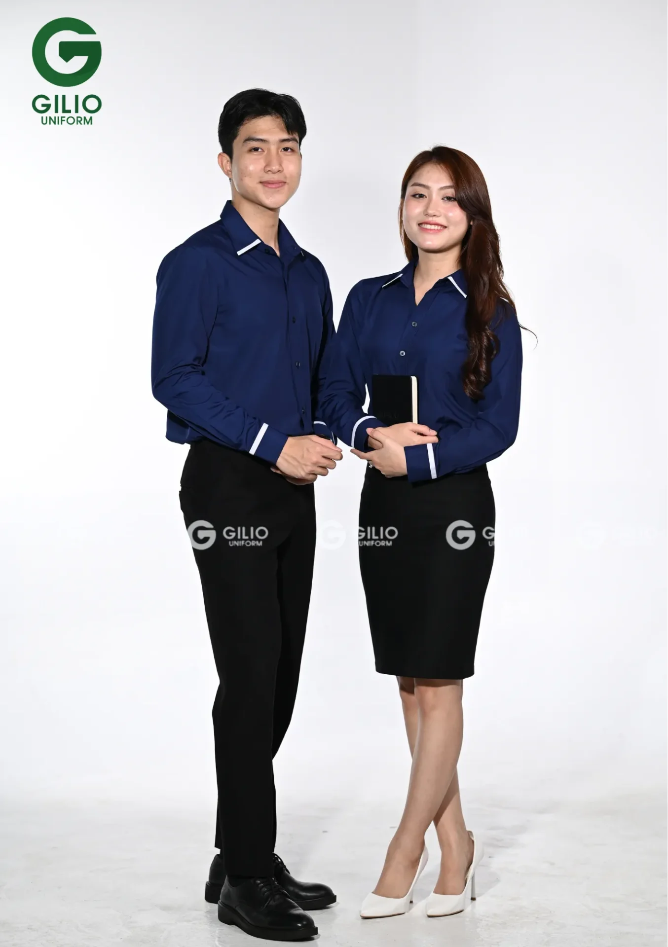 Lựa chọn chất liệu và màu sắc phù hợp khi may đồng phục sơ mi công sở.